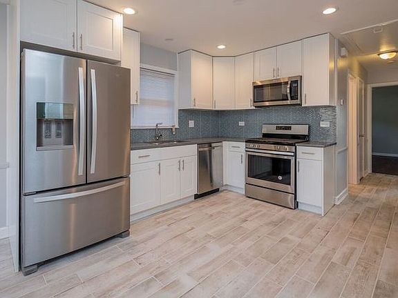 3rd image of 3025 N Nashville Ave