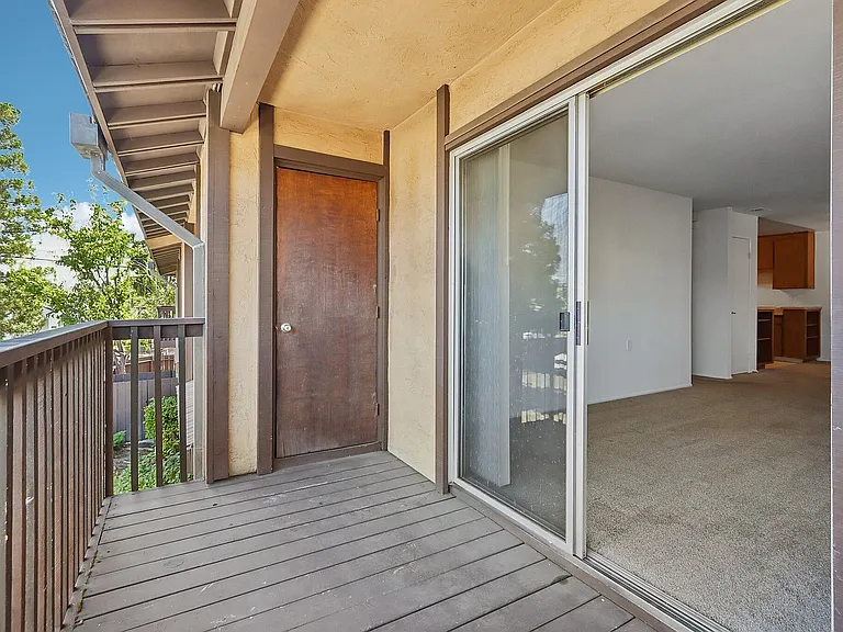 35-web-or-mls-Wisteria St 10-S1807-034