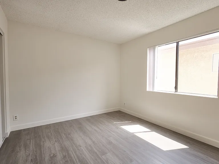 4619 Rosewood Ave — Photo 13