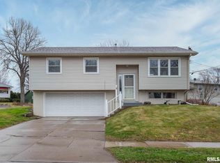 2819 Avalon Dr, Bettendorf, IA