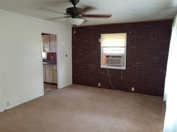 3rd image of 32 Broadmoor Dr