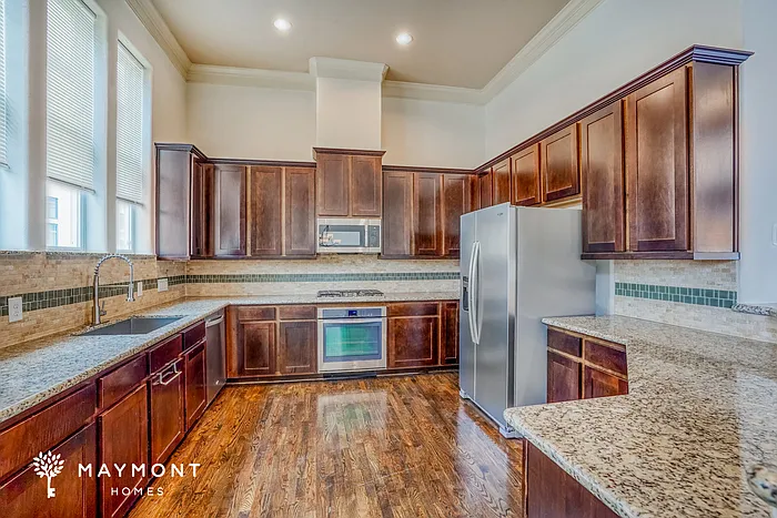 2207 Hilshire Glen Ct — Photo 13