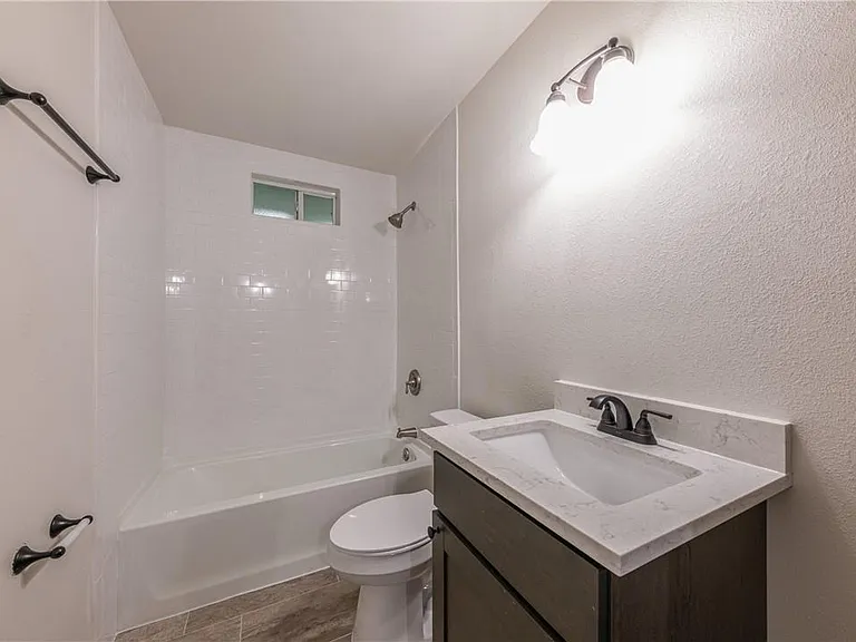 1113 Sycamore St — Photo 5