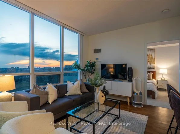 2240 Lake Shore Blvd W #3302, Toronto, ON M8V 0B1