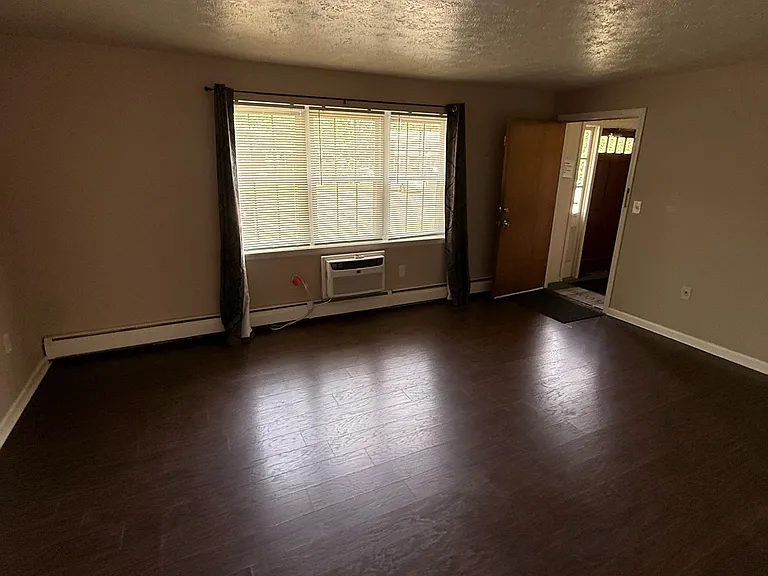 1081 Blue Hills Ave #B — Photo 7