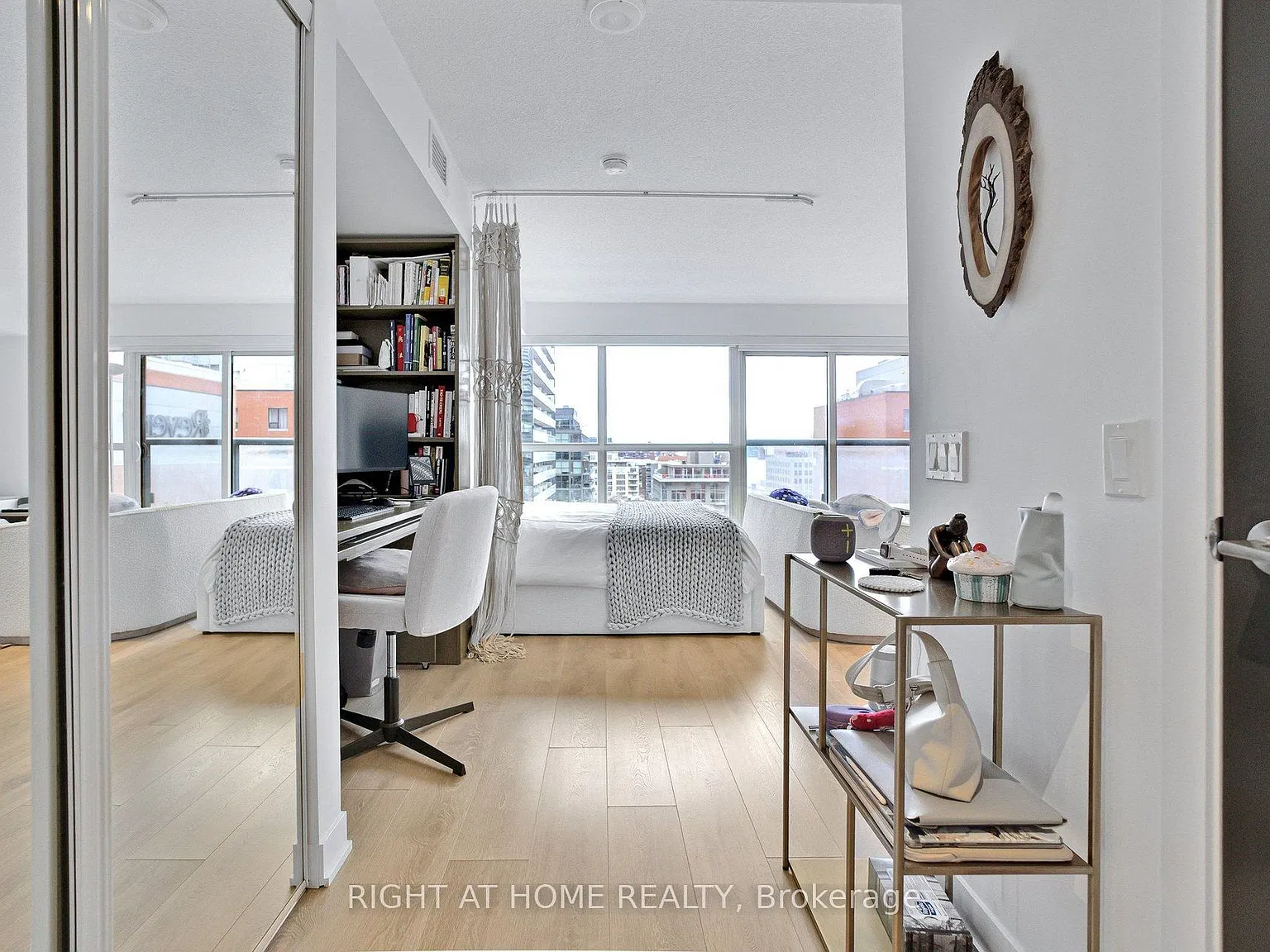 Studio, $2,500 — Photo 2
