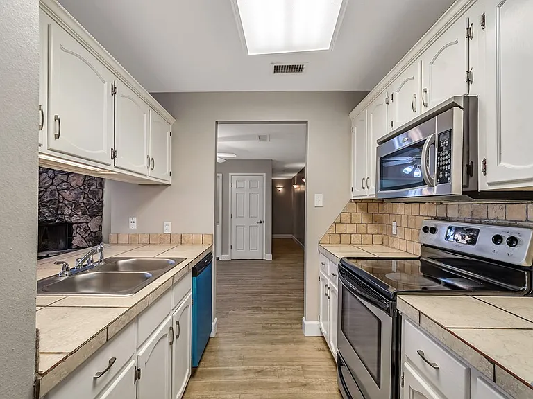 422 W Pecan Ave #D — Photo 17