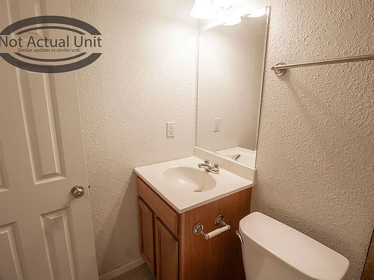 1013 W Ash St — Photo 34