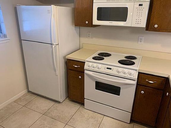 4th image of 229 Carmel Dr Unit 2
