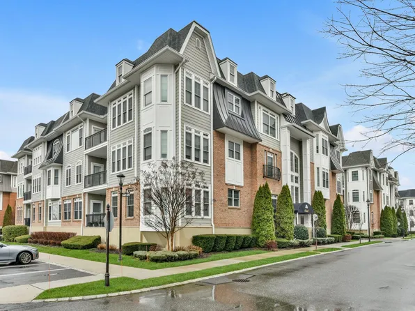 46 Shady Lane, Westbury, NY 11590