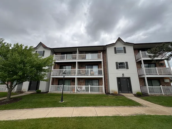 297 Gregory St APT 12, Aurora, IL 60504