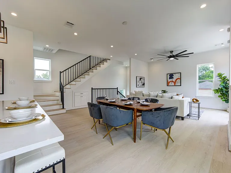 2310 Reinerman St — Photo 22