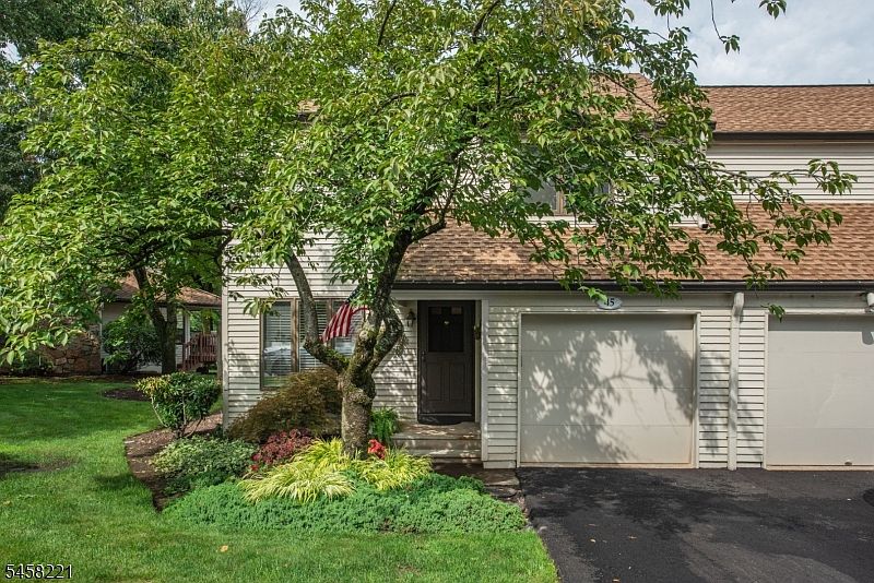 1st image of 45 Stonegate Dr