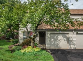 45 Stonegate Dr, Roseland Boro, NJ 07068