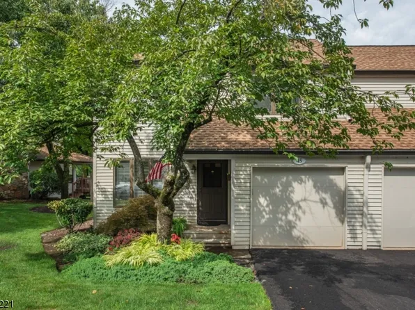 45 Stonegate Dr, Roseland Boro, NJ 07068