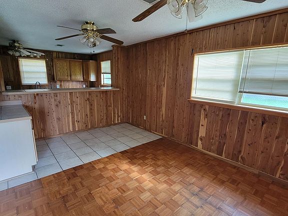 2nd image of 2861 Maple Dr
