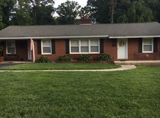 209 Fairview Ave, Mount Airy, NC 27030