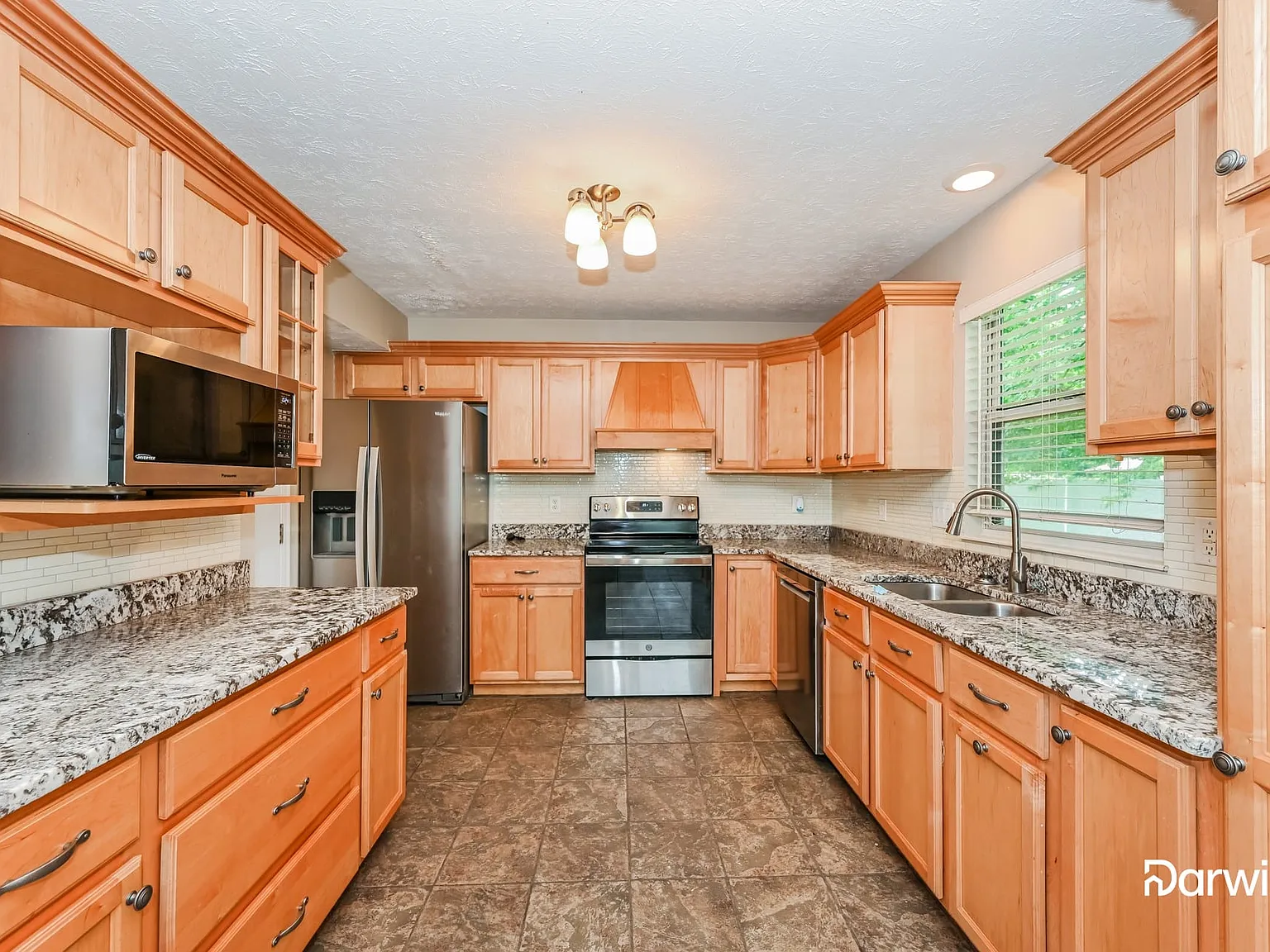 3 bed, 2.5 bath, 1702 sqft, $2,415 — Photo 4