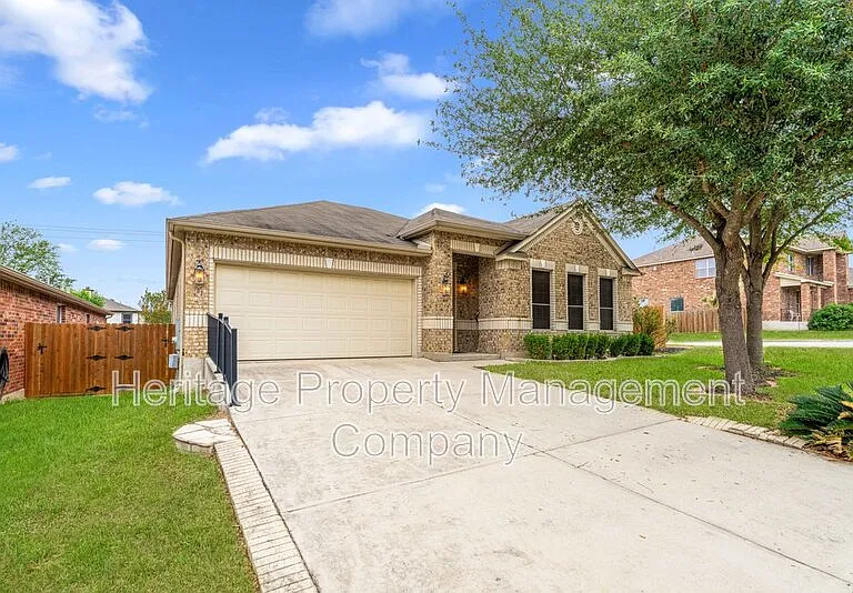 141 Springtree Blf — Photo 2