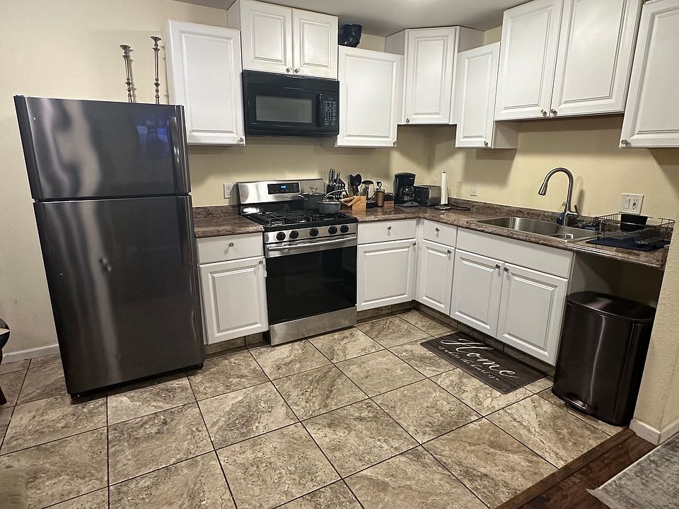Large Open Eat In Kitchen