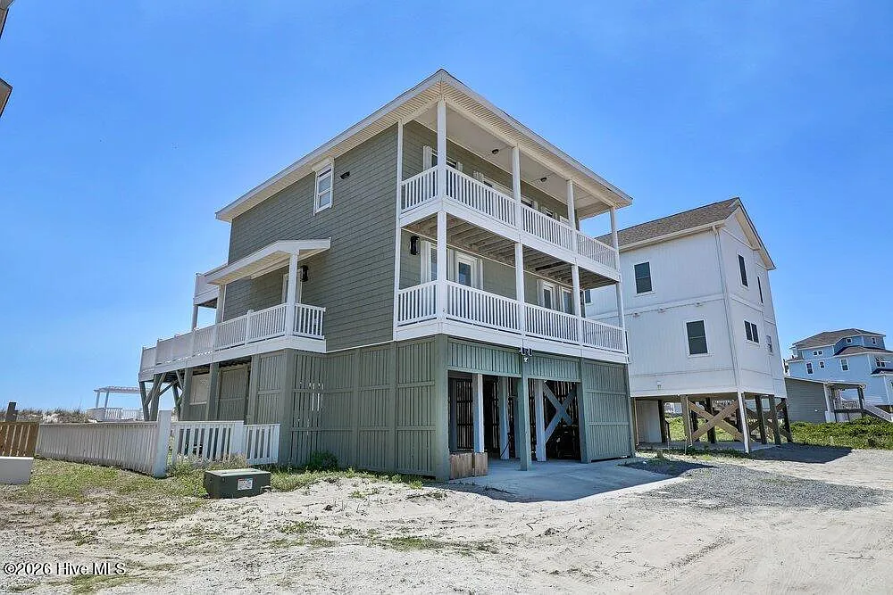 4 bed, 2.5 bath, 1942 sqft, $2,900 — Photo 3