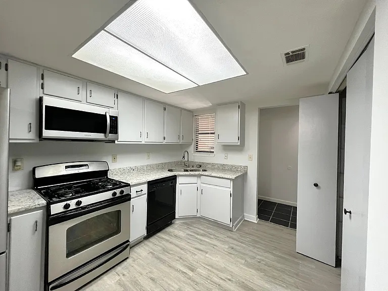 2248 Runnymeade Rdg — Photo 12