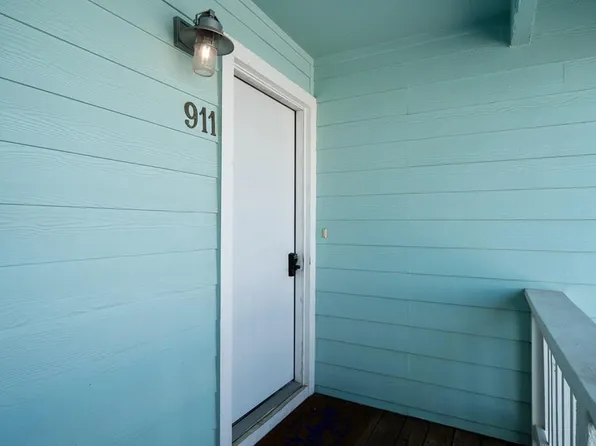 911 Sandollar St, Rockport, TX 78382