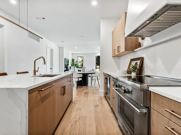 1114 Beacon St #207, Newton Highlands, MA 02461