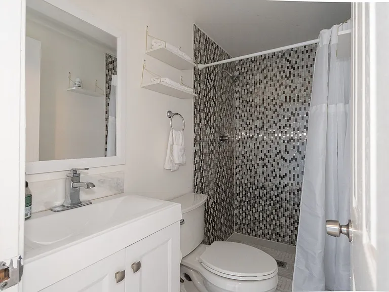 1012 E West Hwy — Photo 24