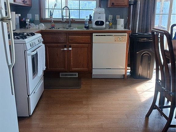 4th image of 111 Everson Rd