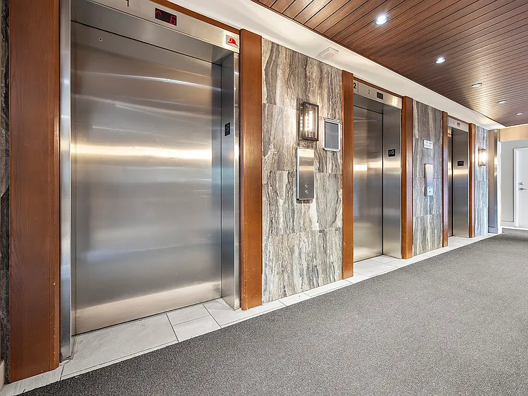 300 Antibes Dr — Photo 18