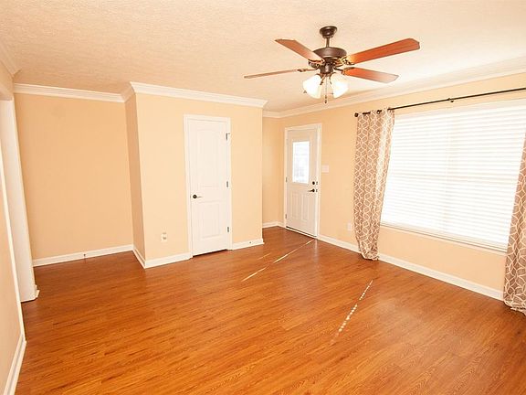 4th image of 146 Old Tavern Cir