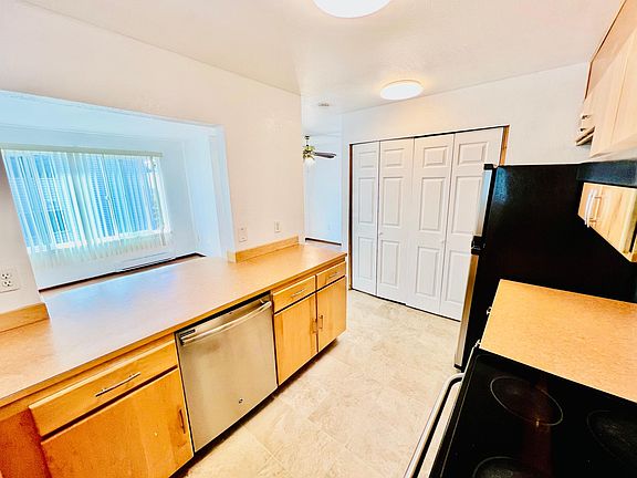 5th image of 20301 19th Ave NE APT 812