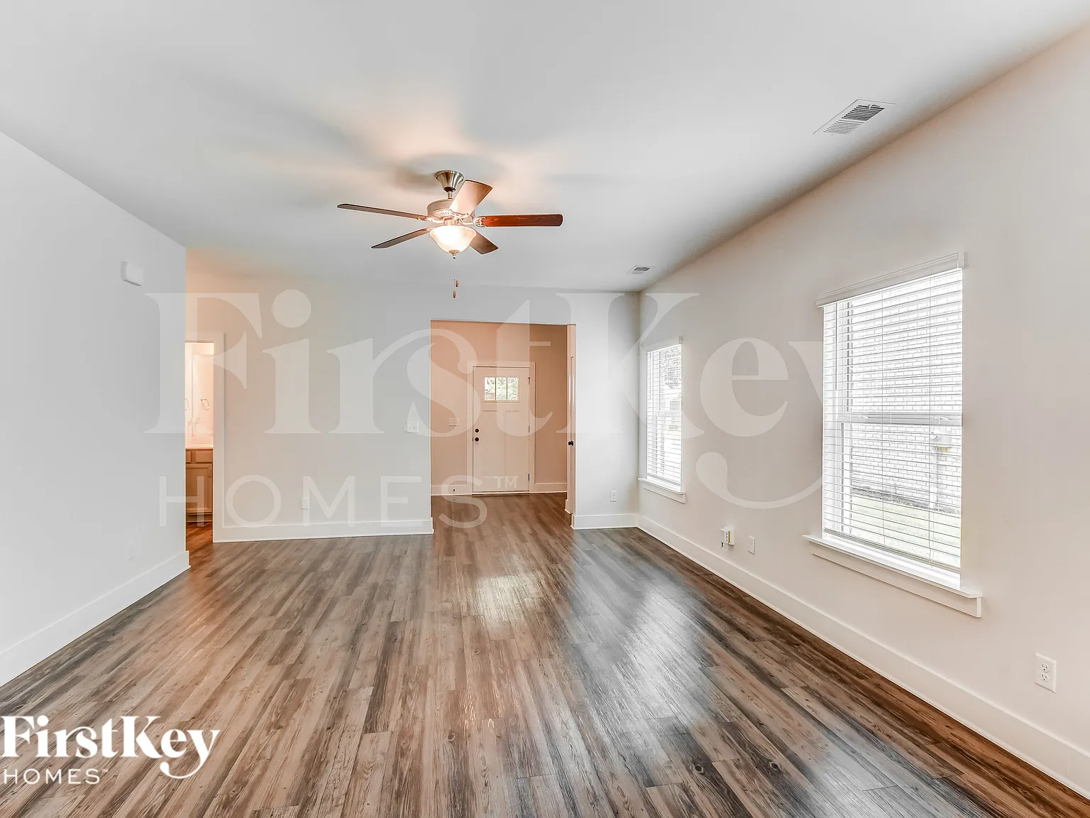 3 bed, 2.0 bath, 1384 sqft, $2,140 — Photo 4