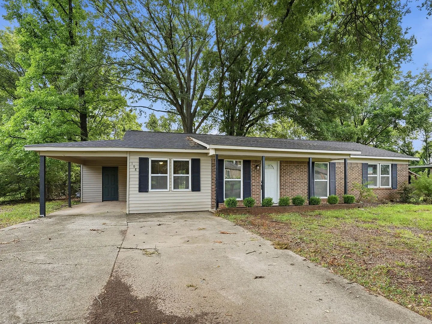 Charming 3BR/1BA Home in Decatur, AL — Photo 3