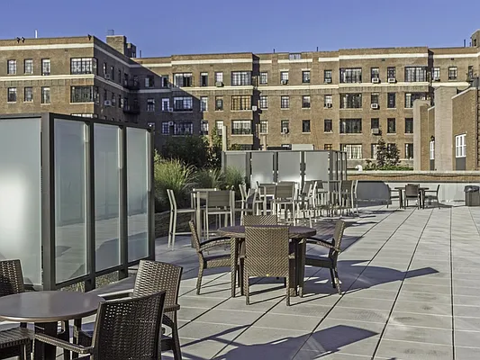 Rented by Safdie Realty Group | media 28