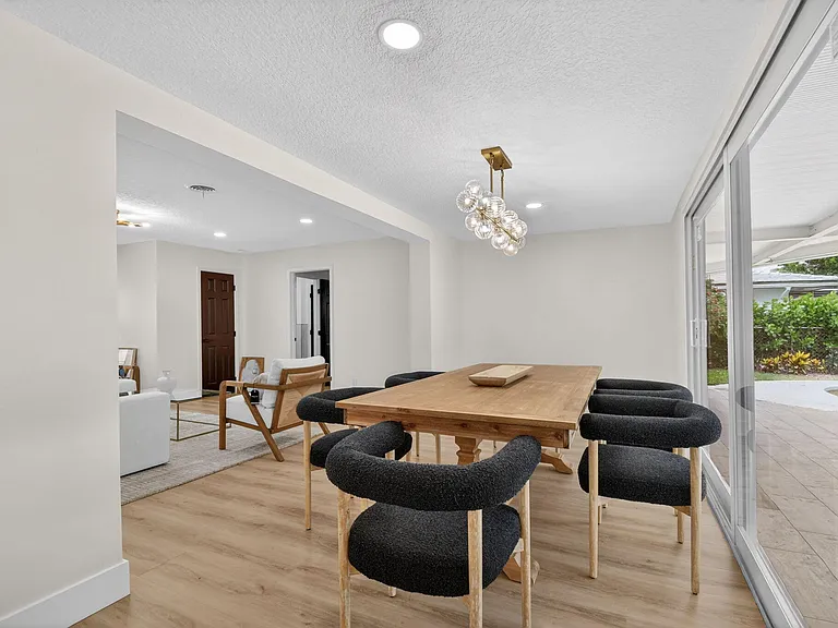 1221 Singer Dr — Photo 11