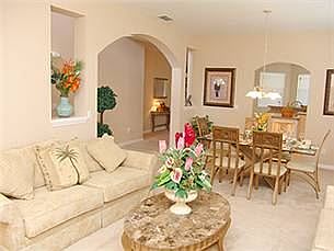 HR5P322HC-living-area