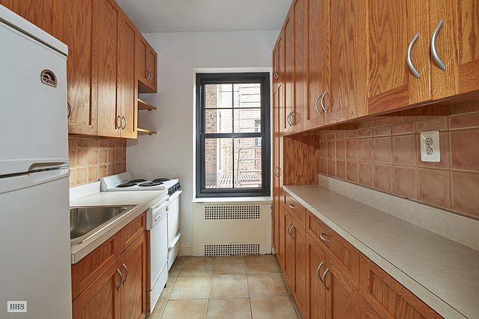2nd image of 230 Park Pl APT 5C