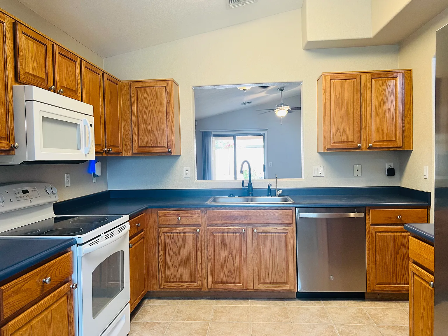 3 bed, 1544 sqft, $2,200 — Photo 4