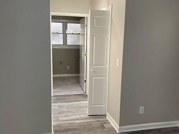5th image of 214 Chloe Dr