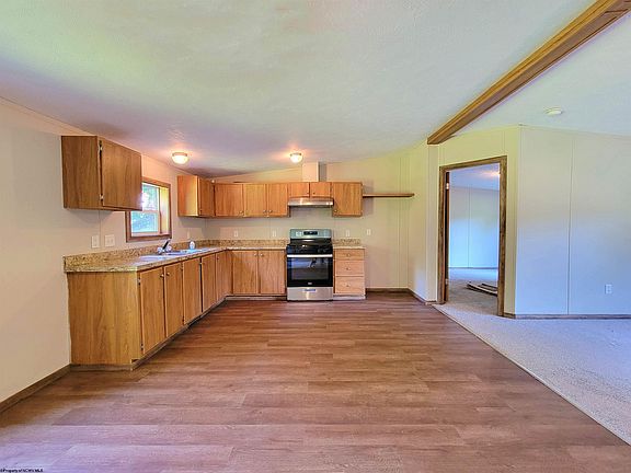 5th image of 163 Sterle Ave