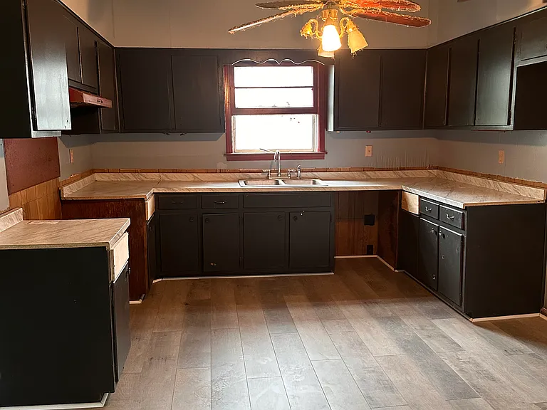 411 N Maple St — Photo 15