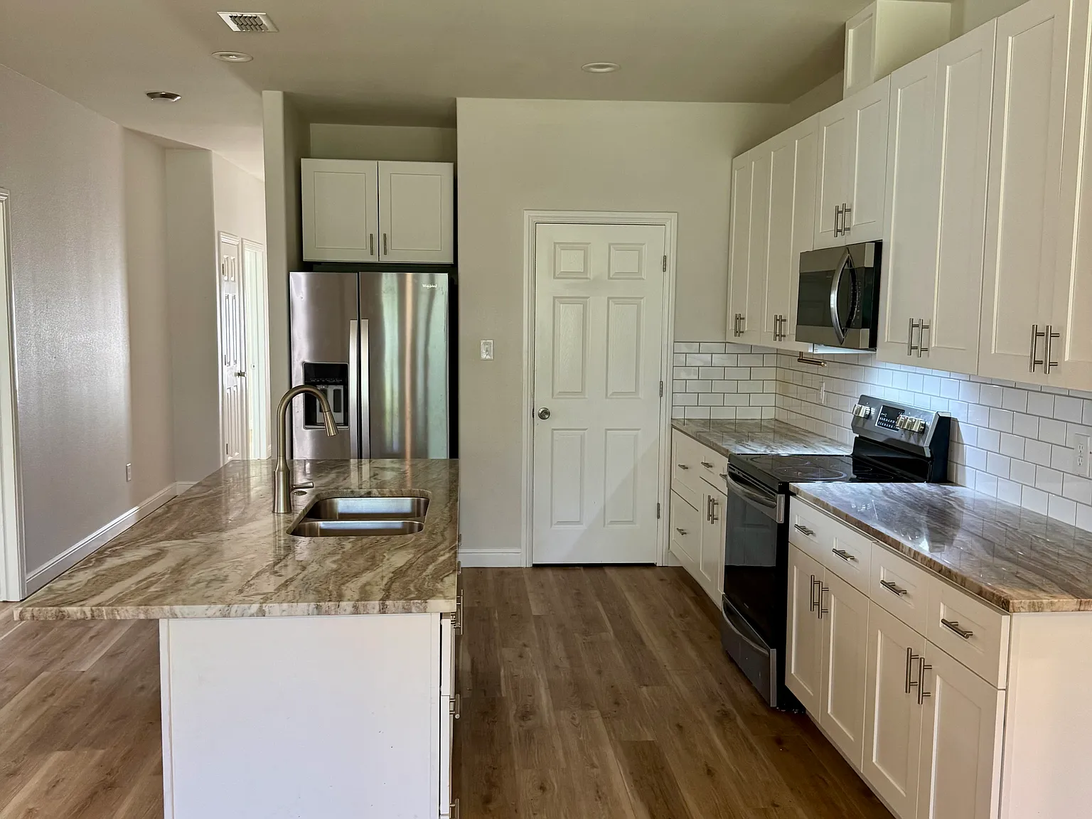 4 bed, 1920 sqft, $2,100 — Photo 2