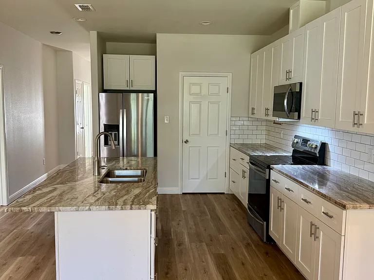 2817 Steepleridge Cir — Photo 2