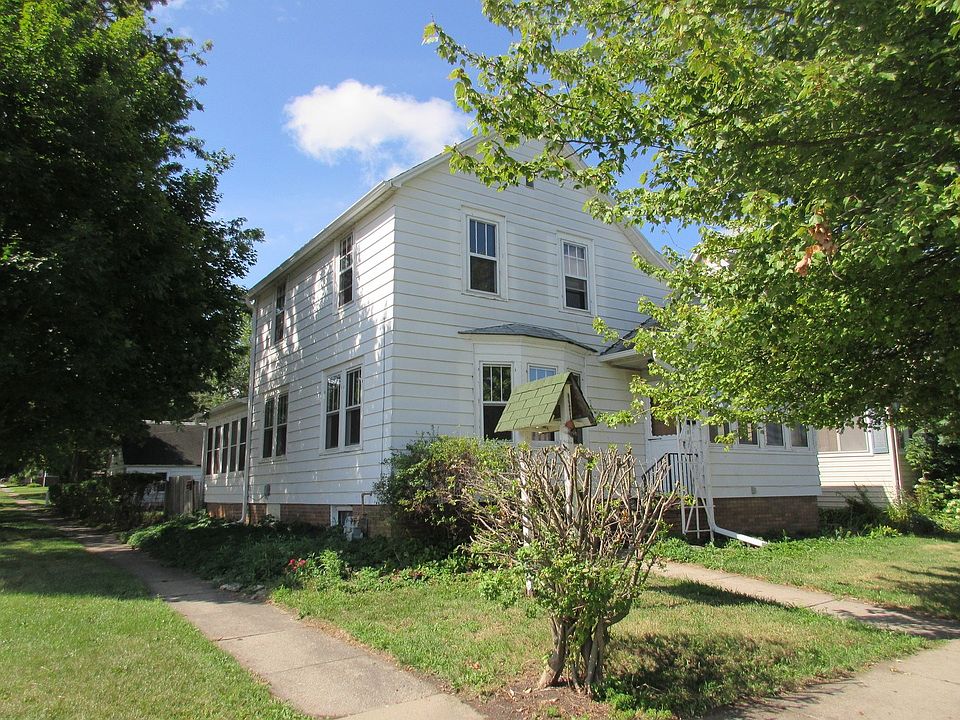 This property sits on the corner of 64--State Street and Walnut--so walking to downtown or the libra