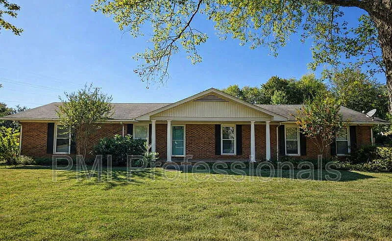 2988 Parkwood Dr