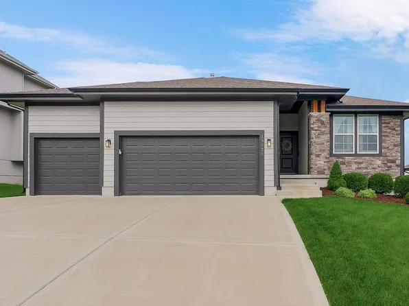19526 W 116th St, Olathe, KS 66061