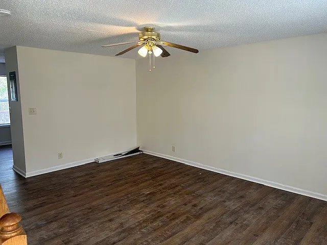 2 bed, 1.5 bath, 1000 sqft, $975 — Photo 2