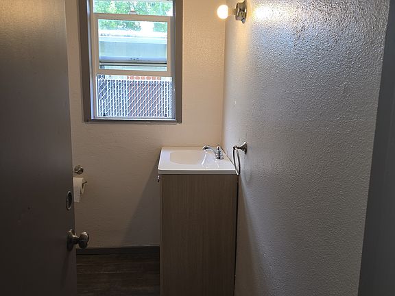 4th image of 1275 Rogue River Hwy APT 7